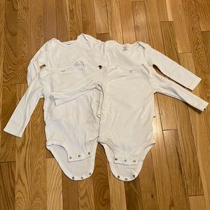 SET OF 4! Carter’s long sleeve plain white onesies 18M like new!